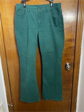 D & Co. denim and Company women’s green boot cut jeans